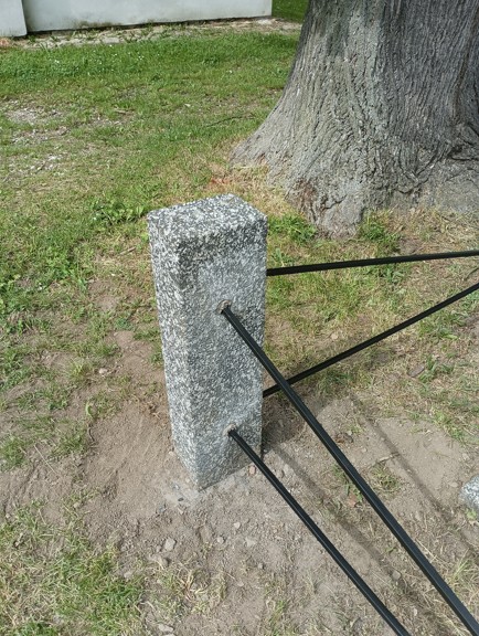 125