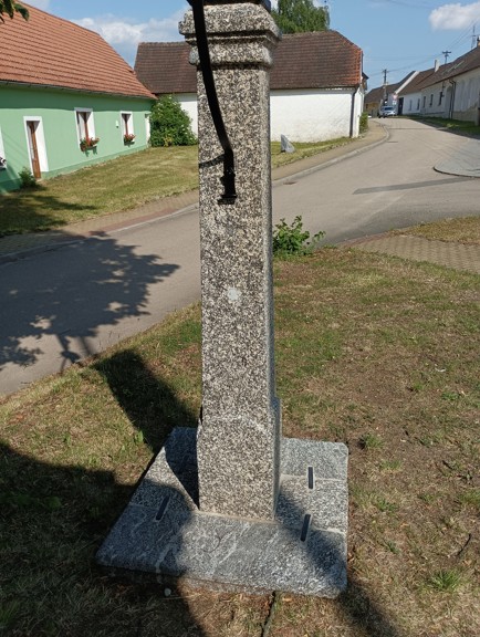 128