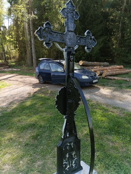 100