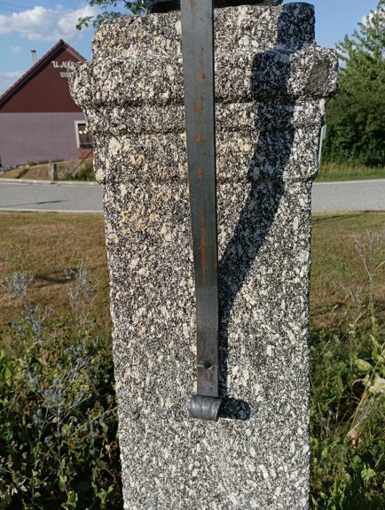 042